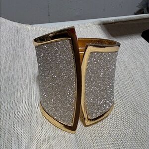 🛍️Gold-Tone Glitter Open Cuff Bracelet – Good Condition.